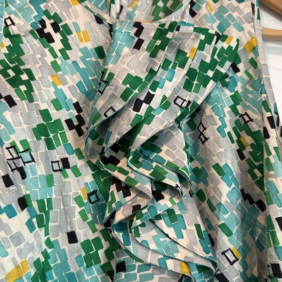 ⚫️ The Limited Green and Blue Patterned Sleeveless Top Size Medium - Picture 2 of 5